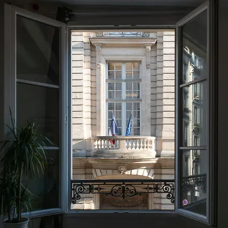 Beautiful Studio Next To From Notre Dame Cathedral Paris