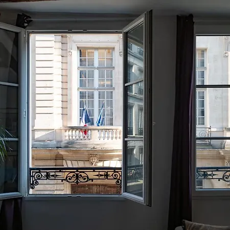 Beautiful Studio Next To From Notre Dame Cathedral Apartment