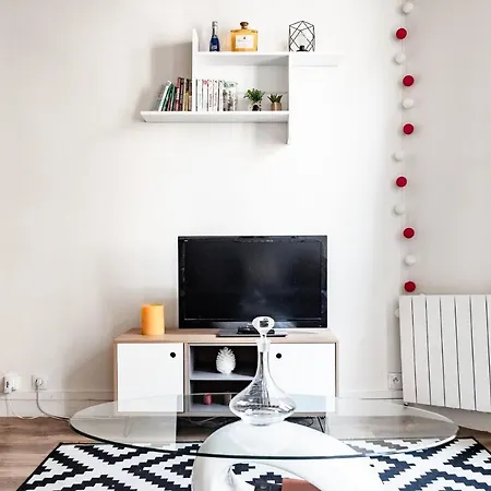 Beautiful Studio Next To From Notre Dame Cathedral Apartment